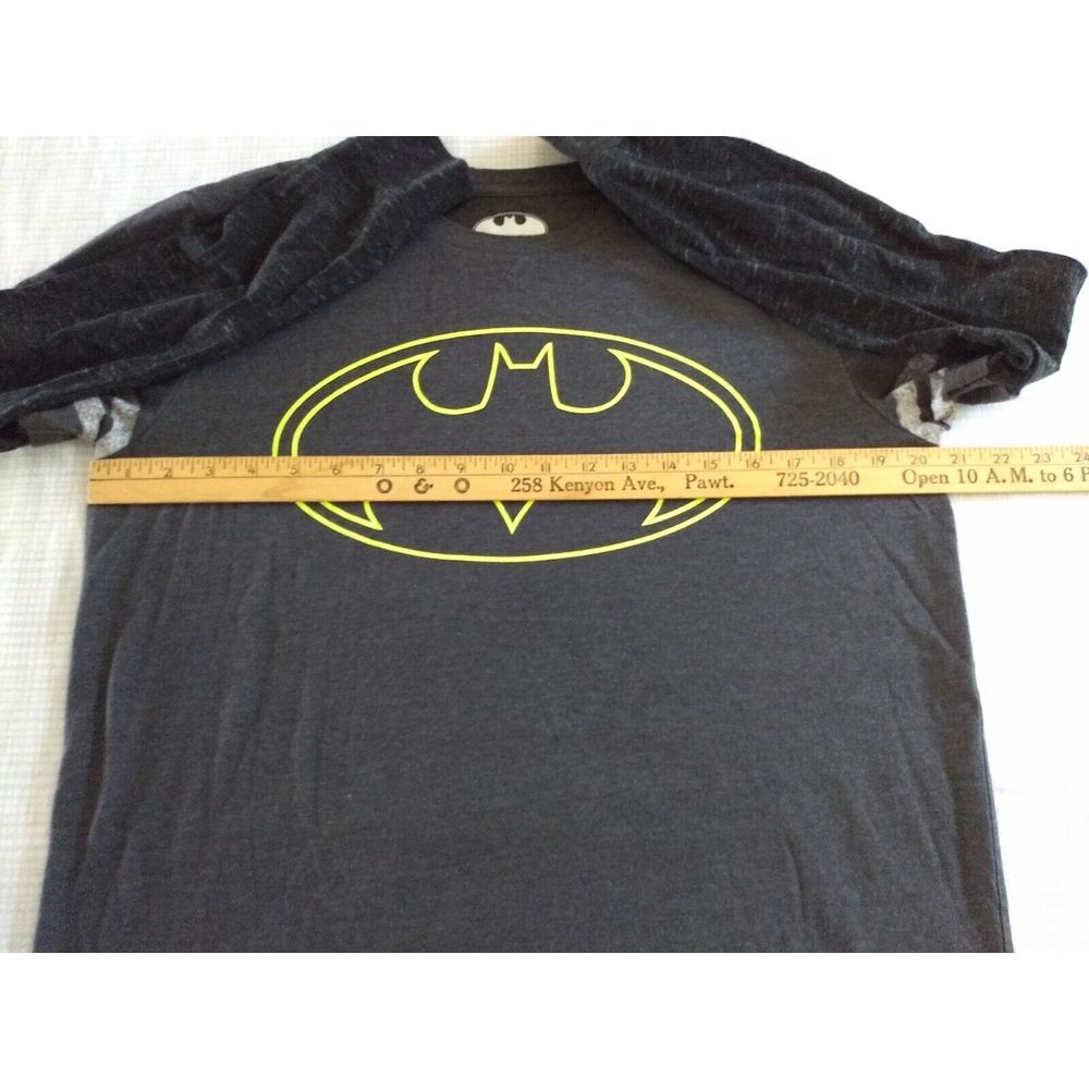 Batman Long Sleeve T-Shirt Mens M Heather Gray Neon Yellow Logo DC Comics - Picture 8 of 14